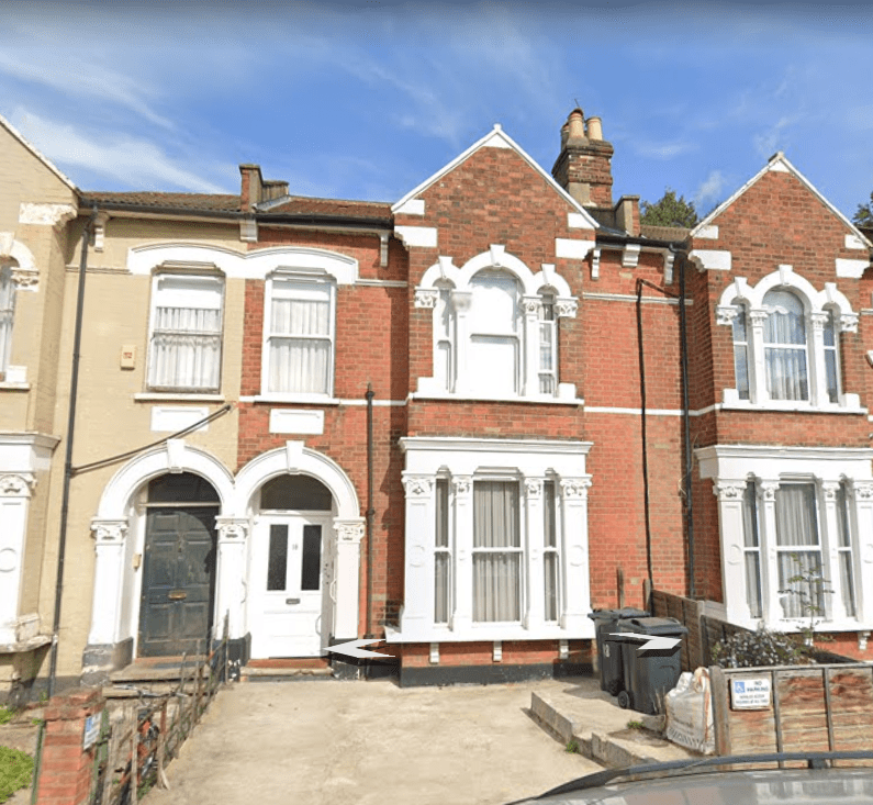 Erection of single-storey roof extension in N16