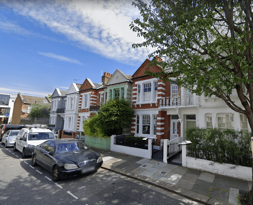 Erection of a rear extension in SW6