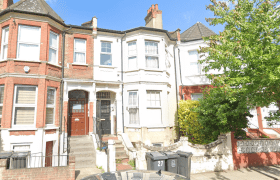 6 Knightland Road