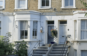 Planning granted to replace the existing windows